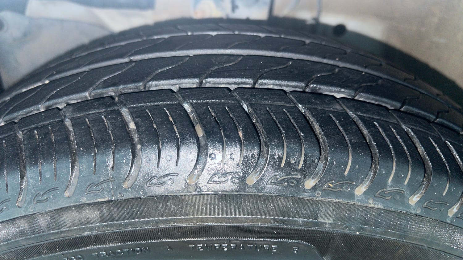 Used 2023 Honda City 4th Generation V Petrol Petrol Manual tyres LEFT FRONT TYRE TREAD VIEW