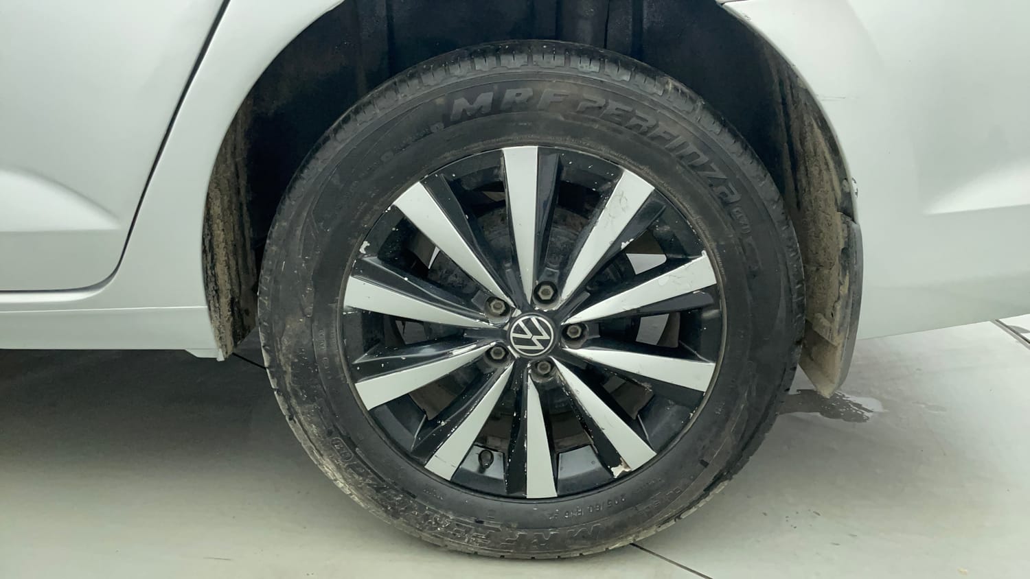Used 2022 Volkswagen Virtus Highline 1.0 TSI MT Petrol Manual tyres LEFT REAR TYRE RIM VIEW