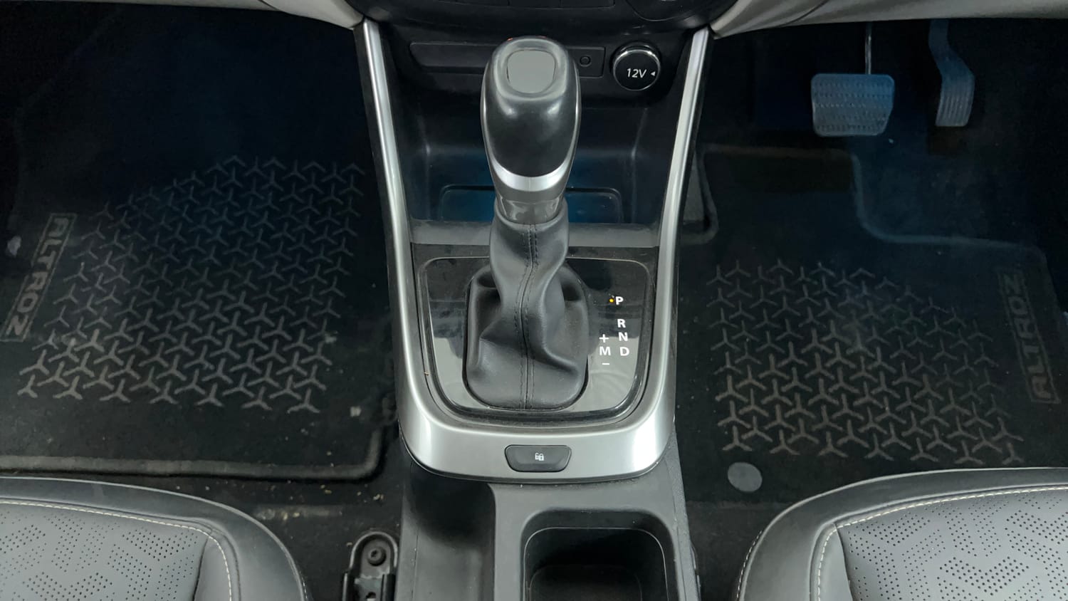 Used 2024 Tata Altroz XZA Plus Petrol Petrol Automatic interior GEAR  KNOB VIEW