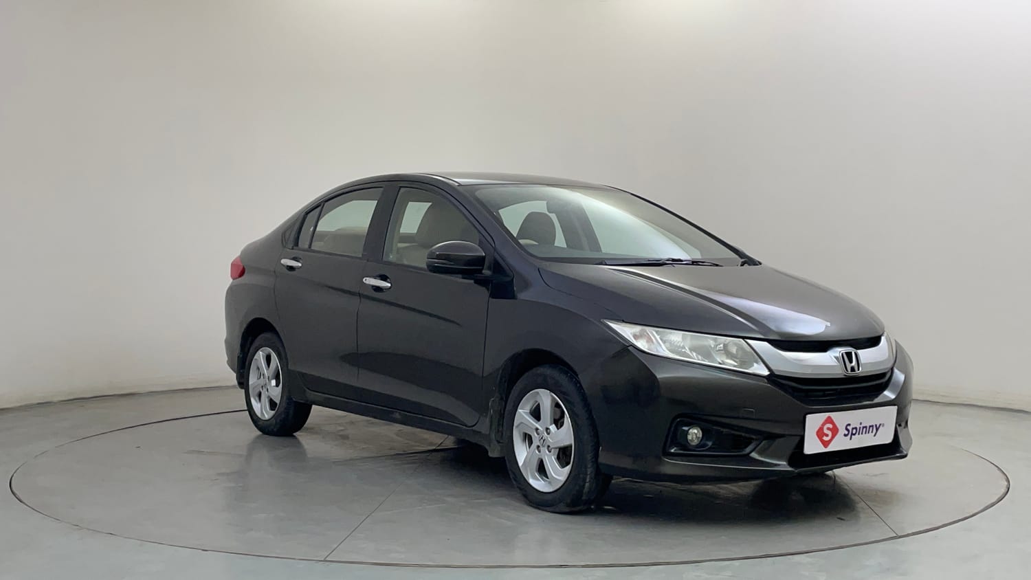Used 2015 Honda City V Petrol Manual exterior RIGHT FRONT CORNER VIEW