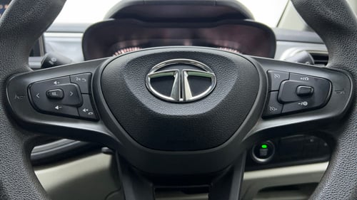 Used 2022 Tata Altroz XT Petrol Petrol Manual top_features Airbags