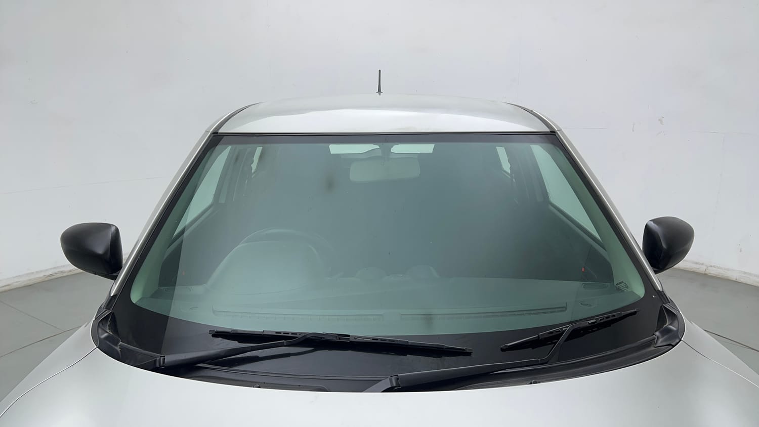 Used 2019 Maruti Suzuki Swift LXi Petrol Manual exterior FRONT WINDSHIELD VIEW