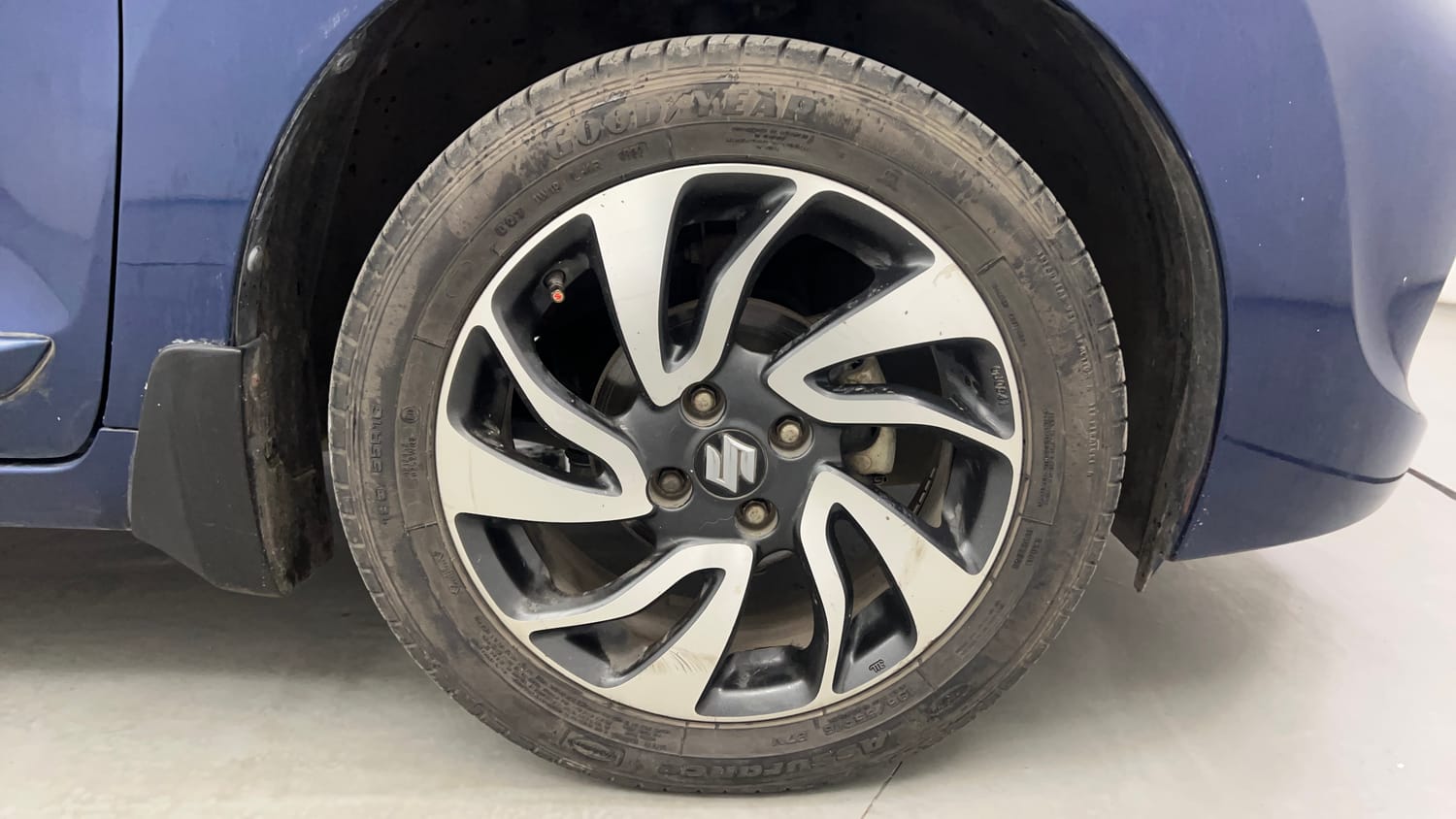Used 2019 Maruti Suzuki Baleno Zeta Petrol Manual tyres RIGHT FRONT TYRE RIM VIEW