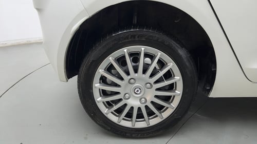 Used 2022 Tata Altroz XT Petrol Petrol Manual tyres RIGHT REAR TYRE RIM VIEW
