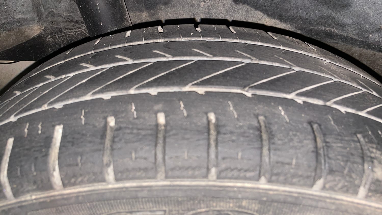 Used 2014 Honda Amaze 1.2 EX i-VTEC Petrol Manual tyres RIGHT REAR TYRE TREAD VIEW