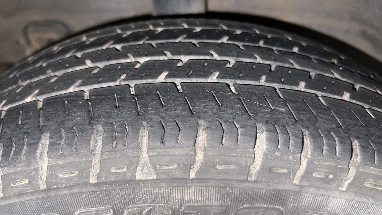 Used 2014 Hyundai Grand i10 Asta 1.2 Kappa VTVT Petrol Manual tyres RIGHT REAR TYRE TREAD VIEW