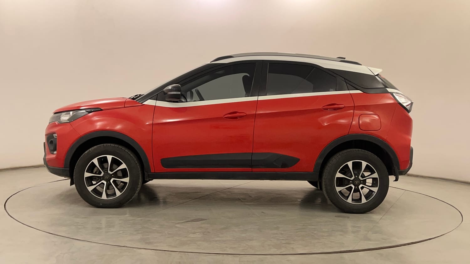 Used 2020 Tata Nexon XZA Plus (O) Dual Tone Petrol Automatic exterior LEFT SIDE VIEW