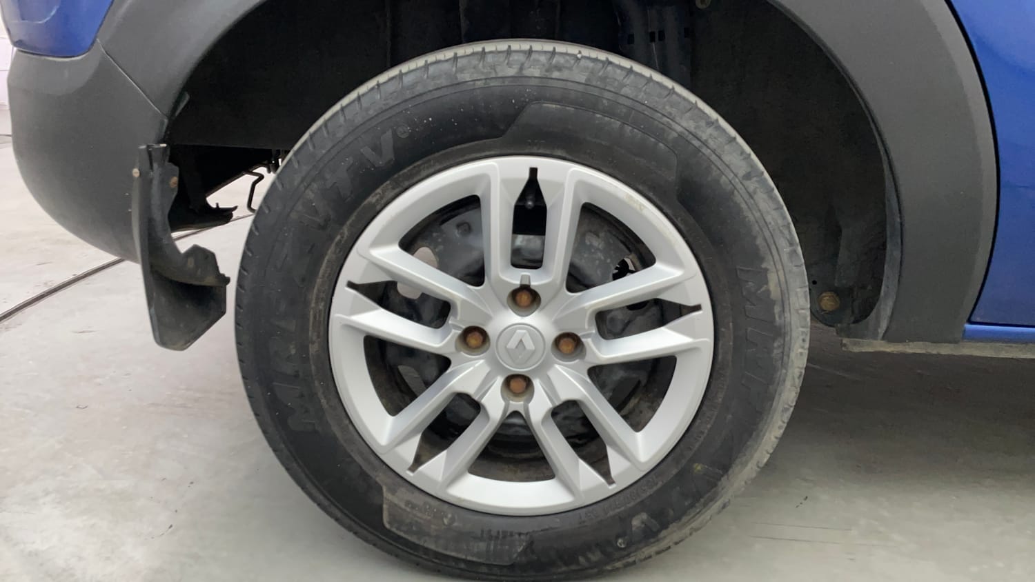 Used 2020 Renault Triber RXT Petrol Manual tyres RIGHT REAR TYRE RIM VIEW