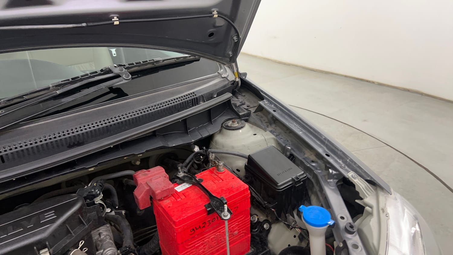 Used 2013 Toyota Etios Liva G Petrol Manual engine ENGINE LEFT SIDE HINGE & APRON VIEW