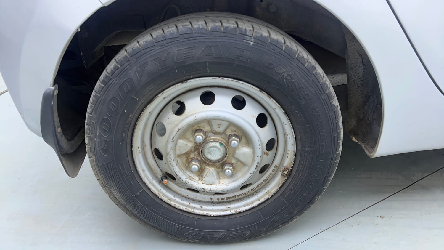 Used 2015 Hyundai Eon D-Lite + Petrol Manual tyres RIGHT REAR TYRE RIM VIEW