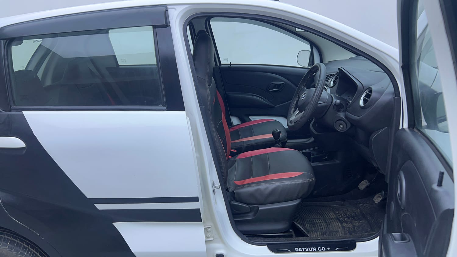 Used 2018 Datsun Redi-GO T (O) Petrol Manual interior RIGHT SIDE FRONT DOOR CABIN VIEW
