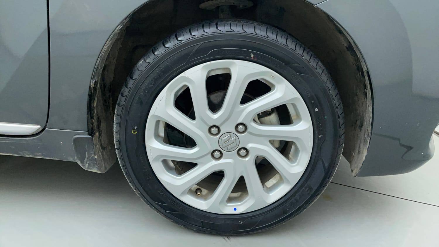 Used 2023 Maruti Suzuki Baleno Zeta MT CNG Cng Manual tyres RIGHT FRONT TYRE RIM VIEW
