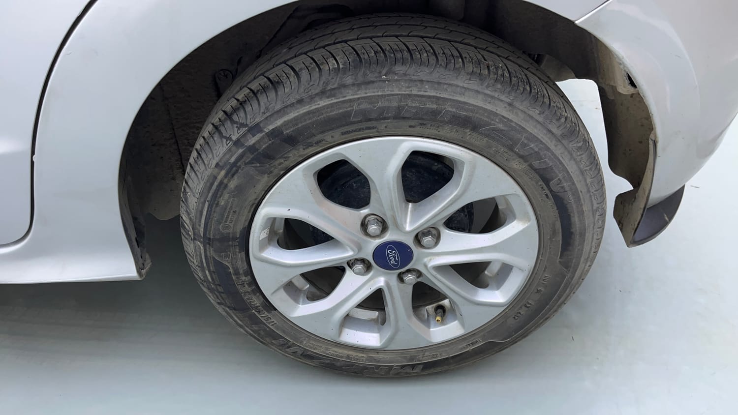 Used 2016 Ford Figo Titanium 1.2 Ti-VCT Petrol Manual tyres LEFT REAR TYRE RIM VIEW
