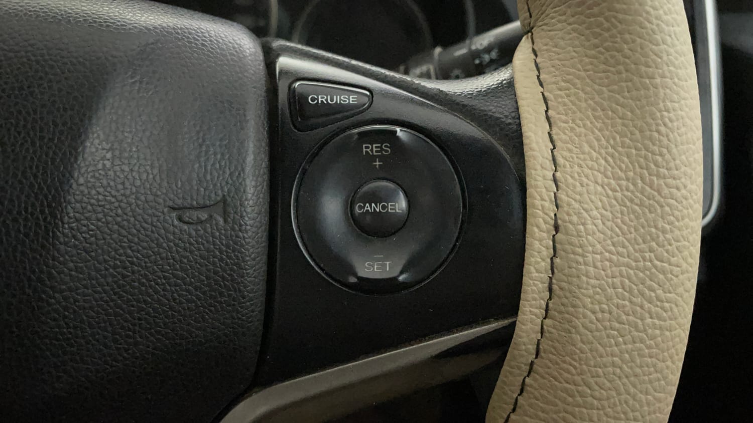 Used 2015 Honda City V Petrol Manual top_features Cruise control