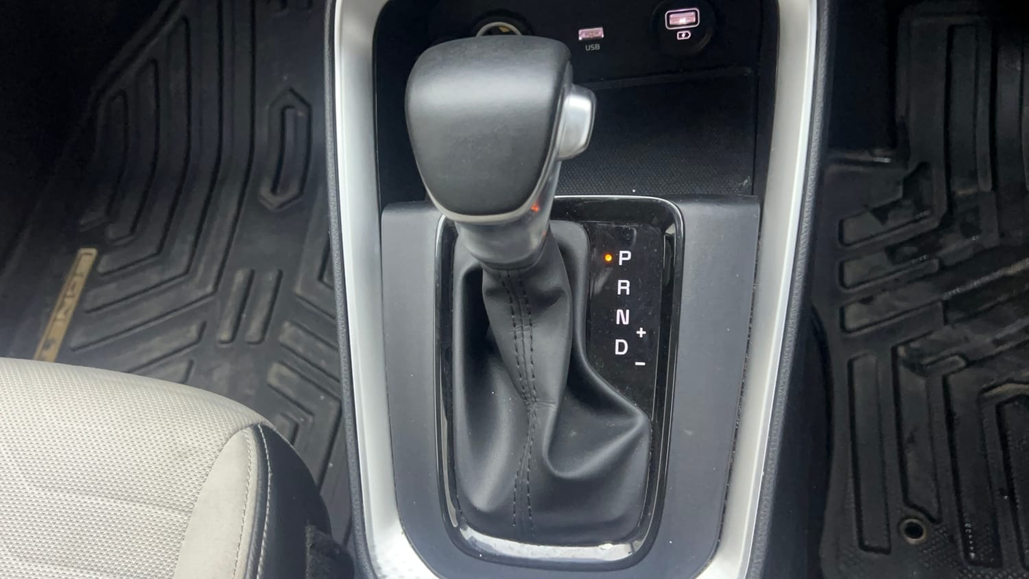 Used 2023 Kia Sonet HTX 1.0 Turbo Petrol DCT Petrol Automatic interior GEAR  KNOB VIEW