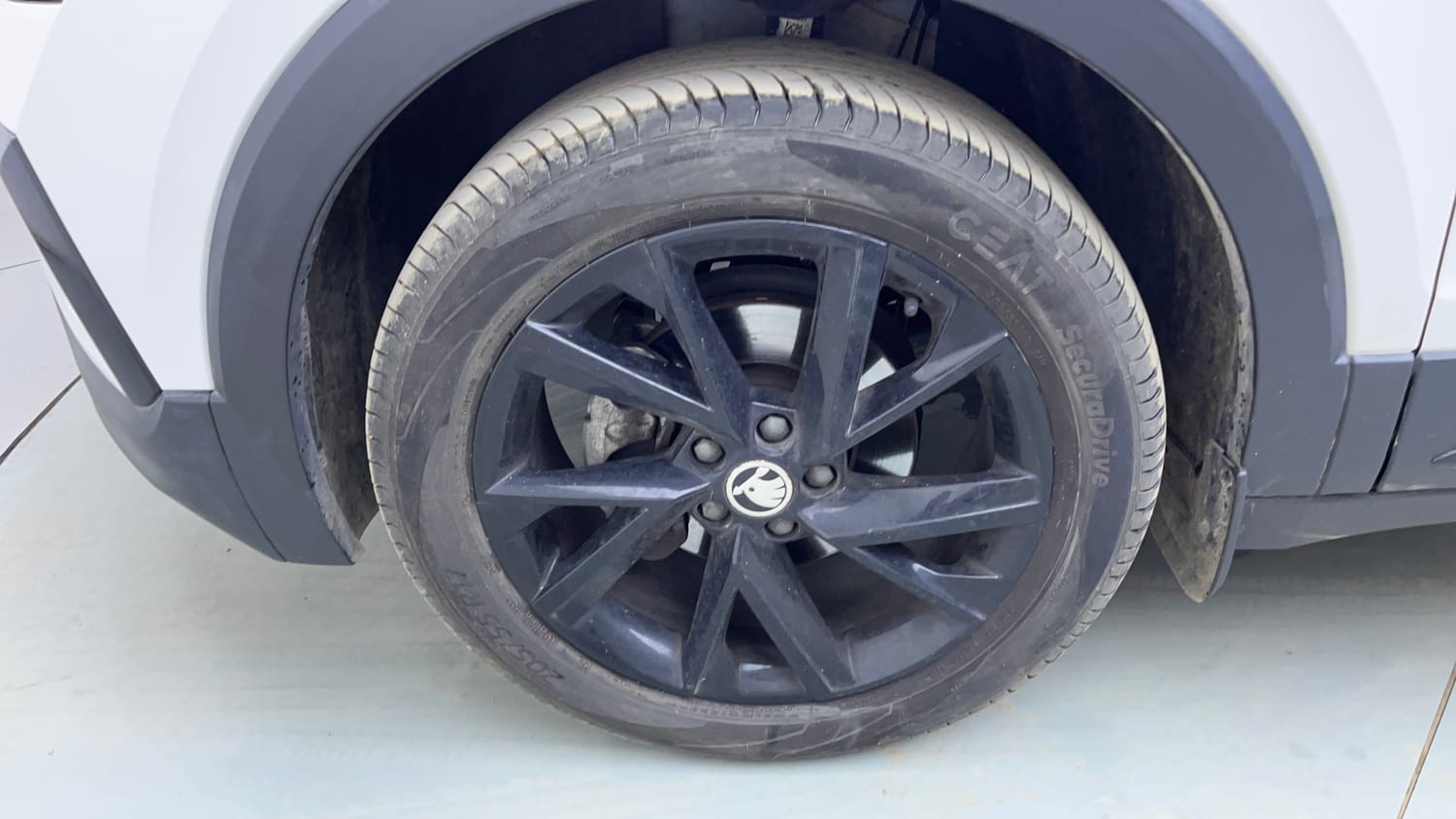 Used 2025 Skoda Kushaq Sportline 1.0 TSI MT Dual Tone Petrol Manual tyres LEFT FRONT TYRE RIM VIEW