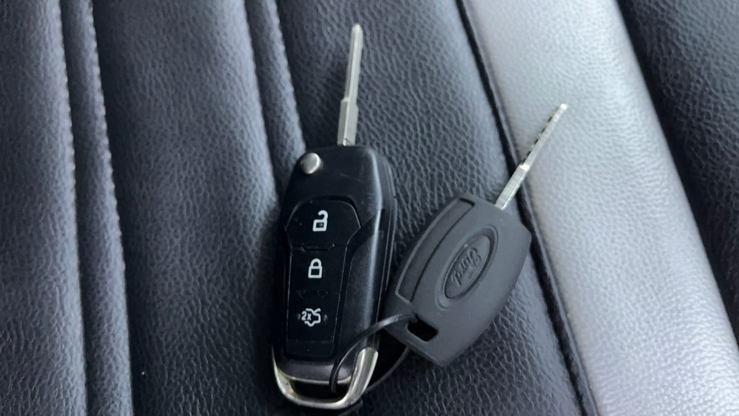 Used 2016 Ford Figo Titanium 1.2 Ti-VCT Petrol Manual extra CAR KEY VIEW