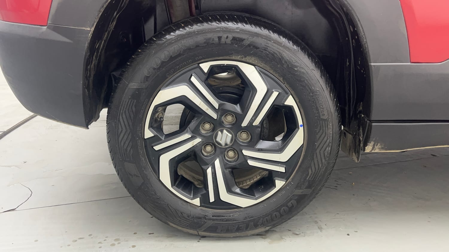 Used 2022 Maruti Suzuki Brezza Zxi Plus Dual Tone Petrol Manual tyres RIGHT REAR TYRE RIM VIEW