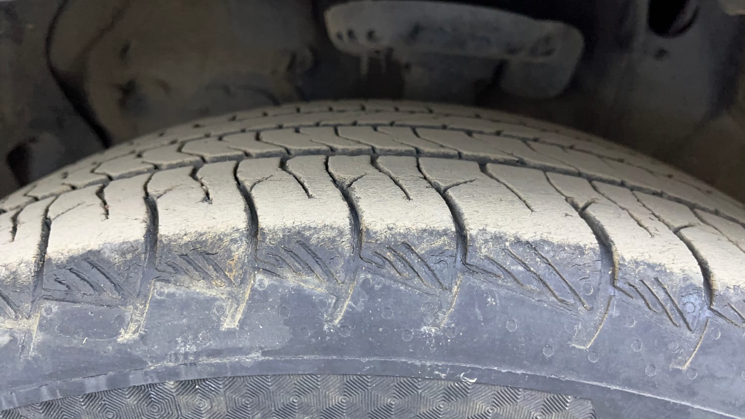Used 2022 Hyundai Alcazar Platinum (O) 6 STR 2.0 Petrol AT Petrol Automatic tyres LEFT FRONT TYRE TREAD VIEW