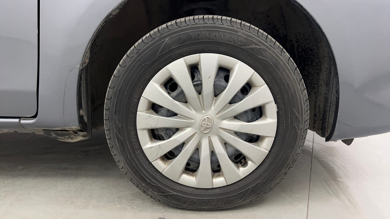 Used 2013 Toyota Etios Liva G Petrol Manual tyres RIGHT FRONT TYRE RIM VIEW