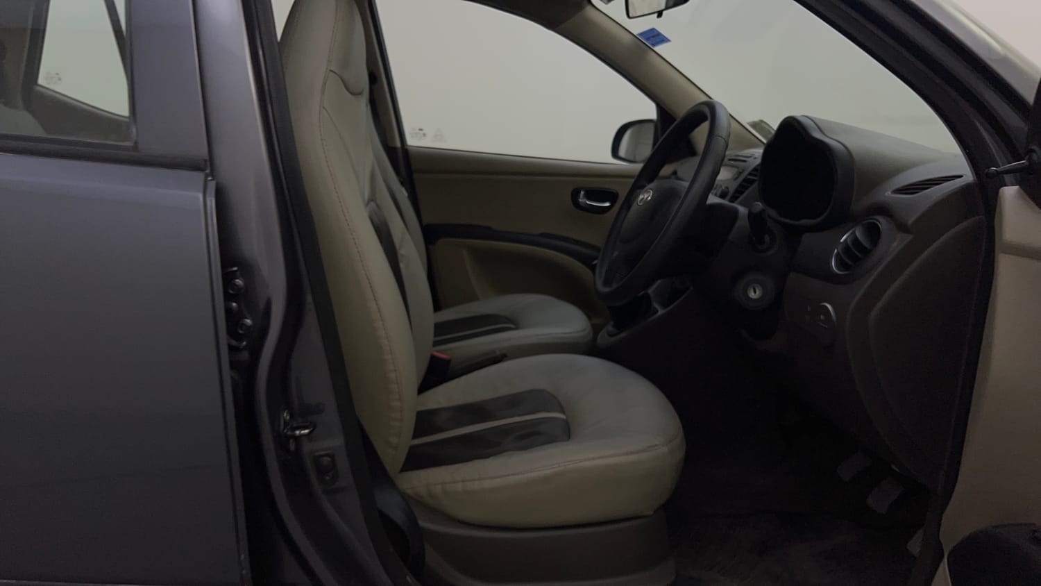 Used 2014 Hyundai i10 Sportz 1.1 iRDE2 Petrol Manual interior RIGHT SIDE FRONT DOOR CABIN VIEW