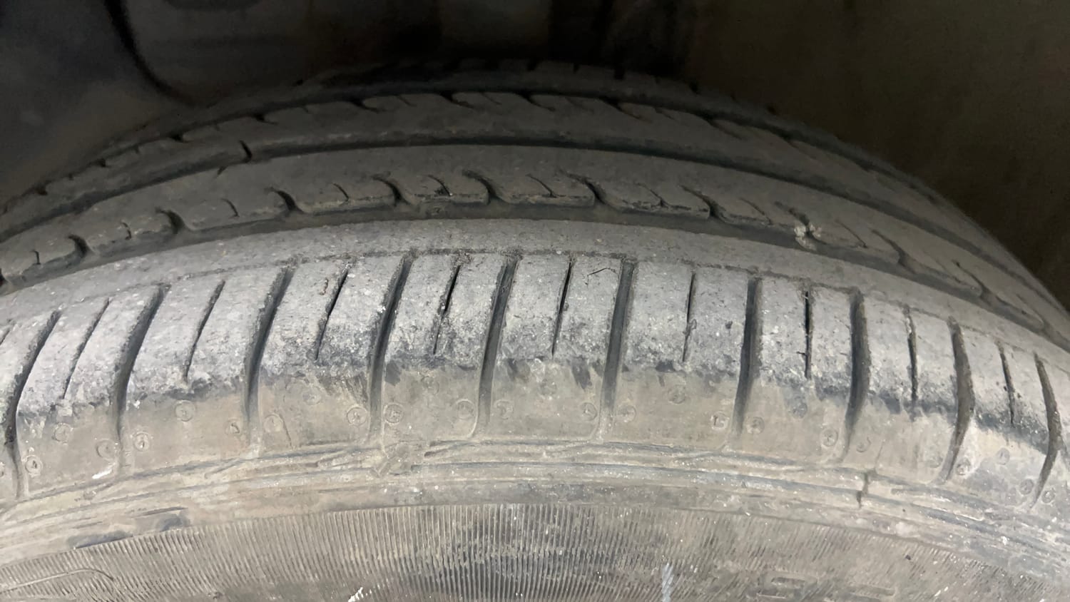 Used 2019 Hyundai Elite i20 Sportz Plus 1.2 Petrol Manual tyres LEFT FRONT TYRE TREAD VIEW