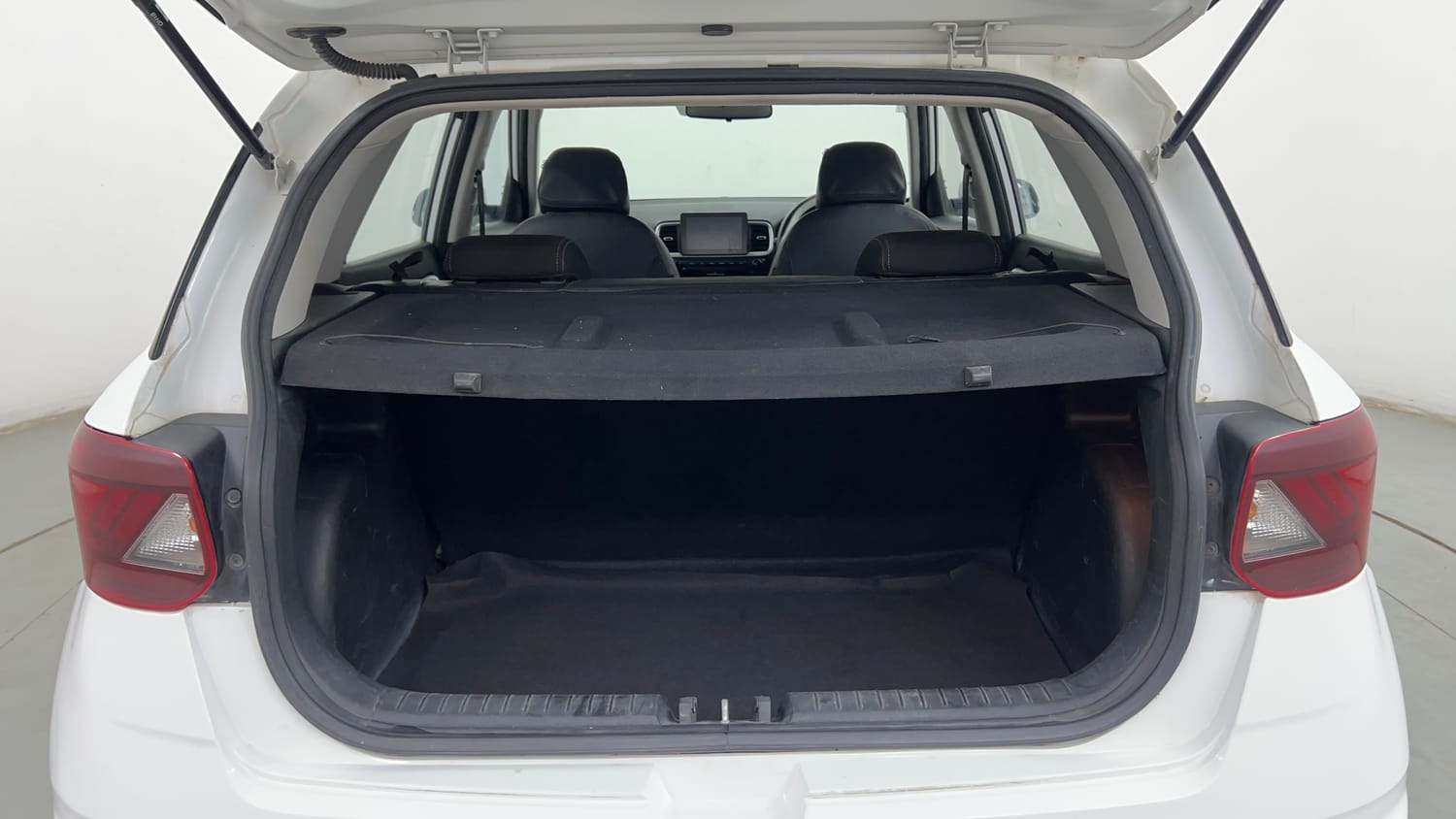 Used 2021 Hyundai Venue SX 1.5 CRDi Diesel Manual interior DICKY INSIDE VIEW