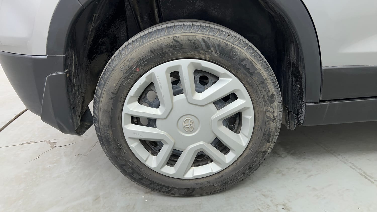 Used 2022 Toyota Urban Cruiser Mid Grade AT Petrol Automatic tyres RIGHT REAR TYRE RIM VIEW