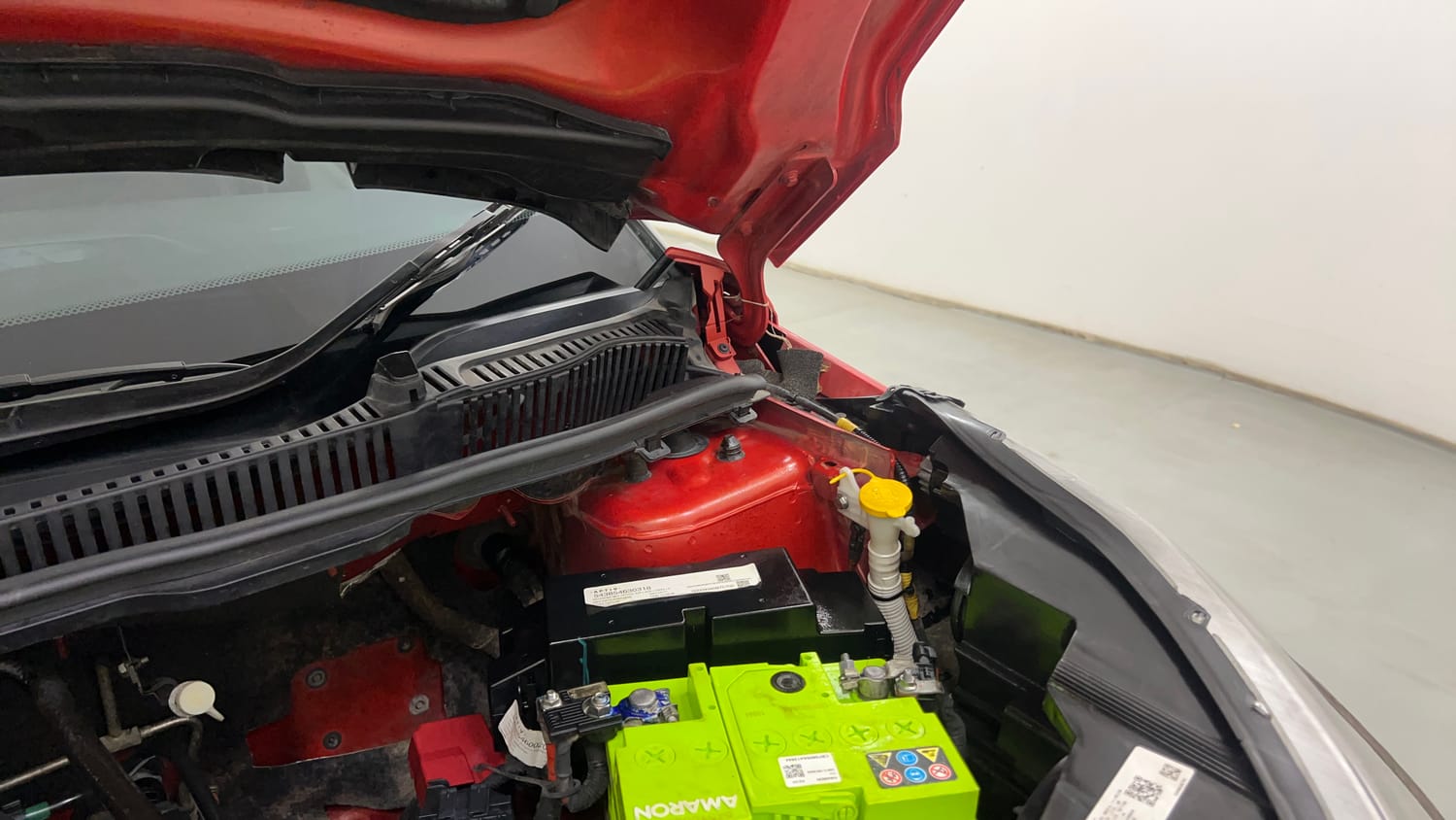 Used 2020 Tata Nexon XZA Plus (O) Dual Tone Petrol Automatic engine ENGINE LEFT SIDE HINGE & APRON VIEW