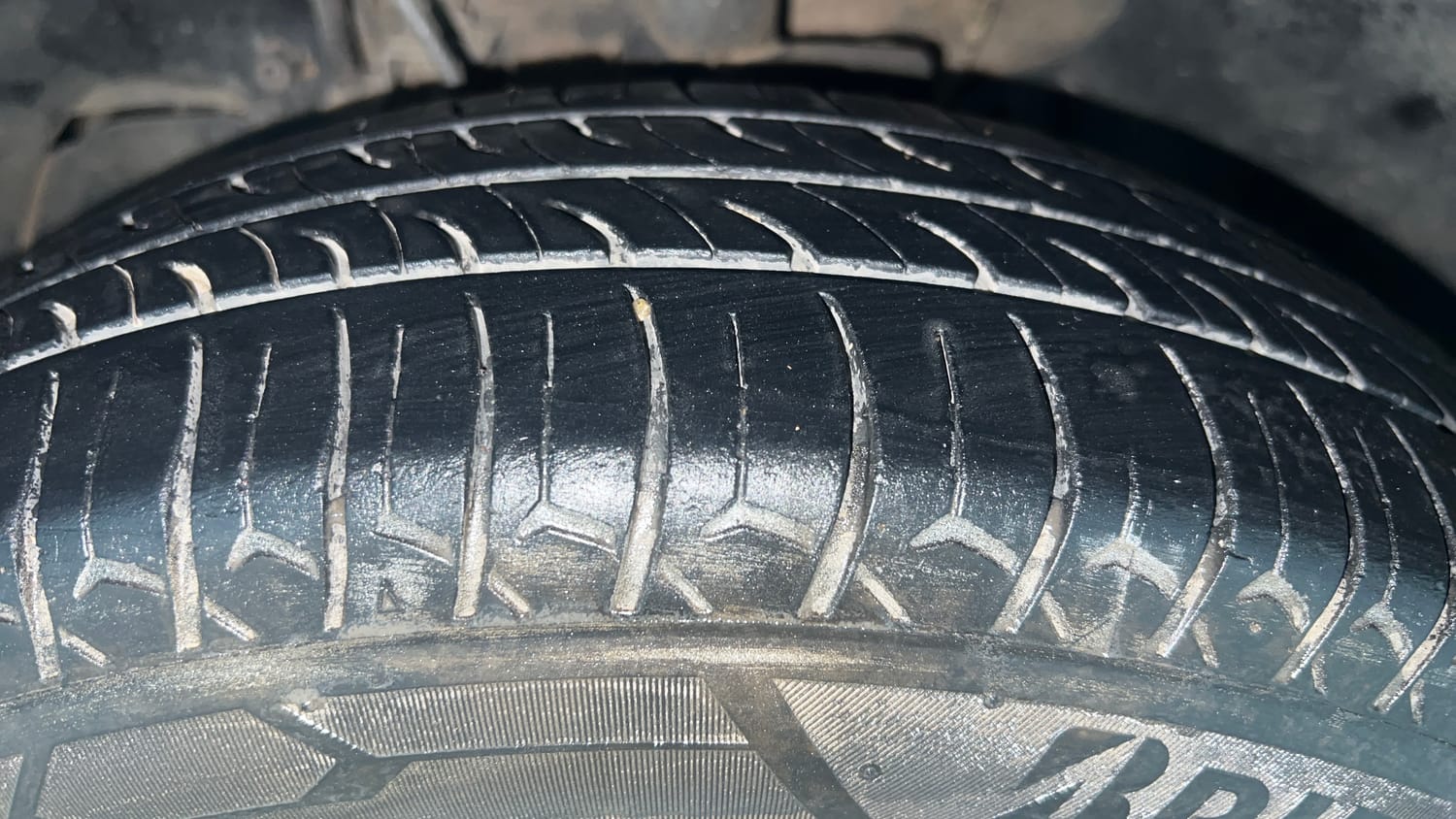 Used 2019 Tata Tiago Revotron XE Petrol Manual tyres LEFT FRONT TYRE TREAD VIEW