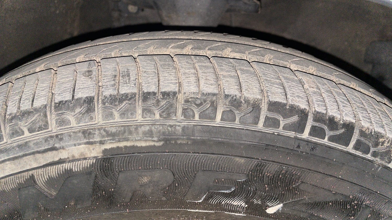 Used 2016 Hyundai i10 Sportz 1.1 iRDE2 Petrol Manual tyres RIGHT FRONT TYRE TREAD VIEW