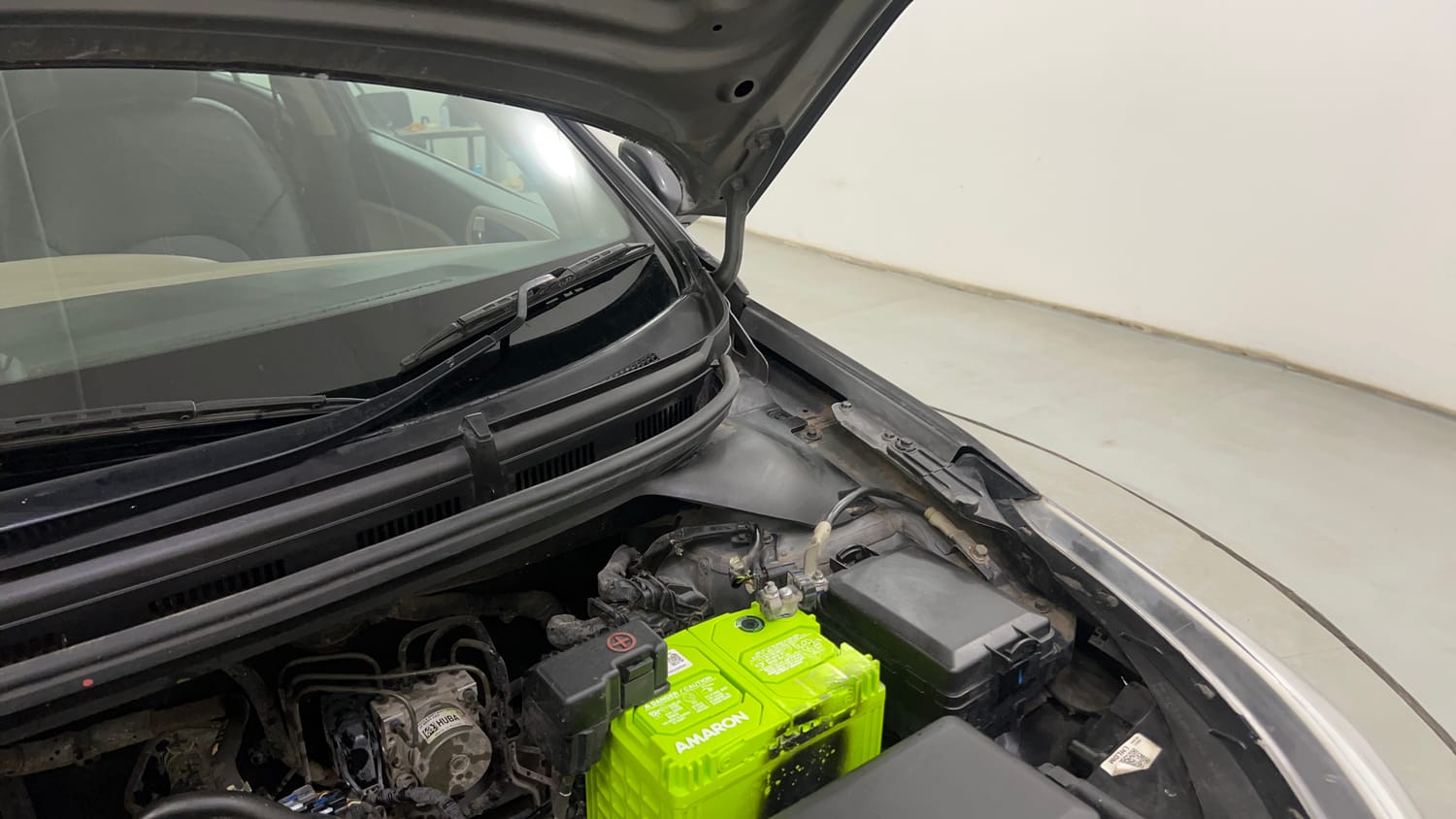 Used 2019 Hyundai Elite i20 Sportz Plus 1.2 Petrol Manual engine ENGINE LEFT SIDE HINGE & APRON VIEW