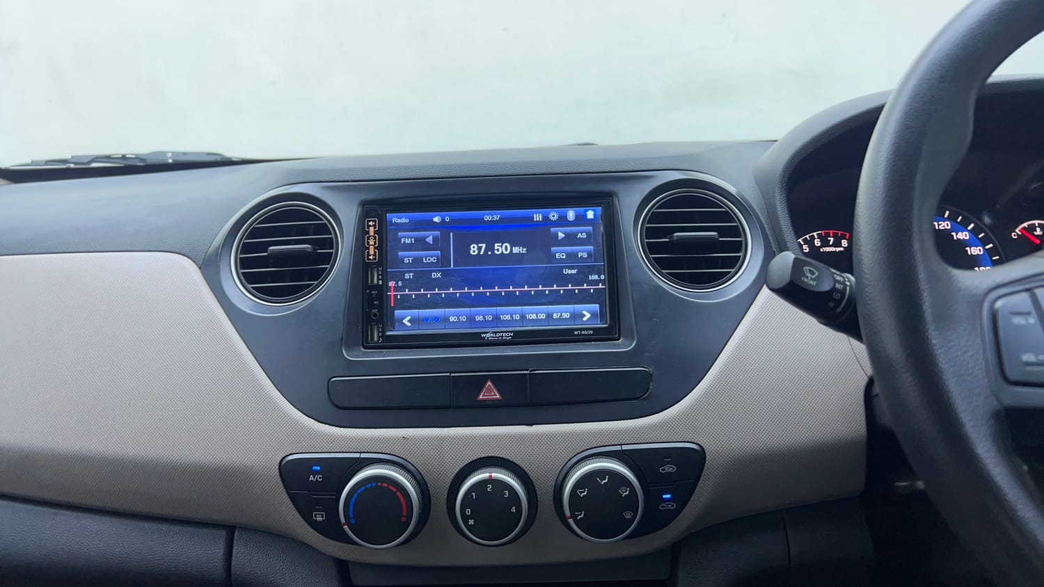 Used 2014 Hyundai Xcent S 1.2 Petrol Manual interior MUSIC SYSTEM & AC CONTROL VIEW
