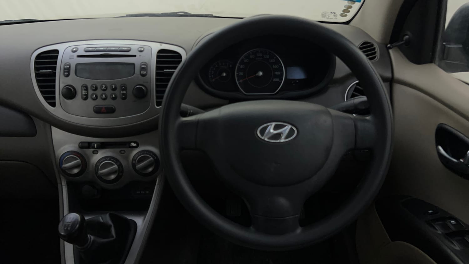Used 2014 Hyundai i10 Sportz 1.1 iRDE2 Petrol Manual interior STEERING VIEW