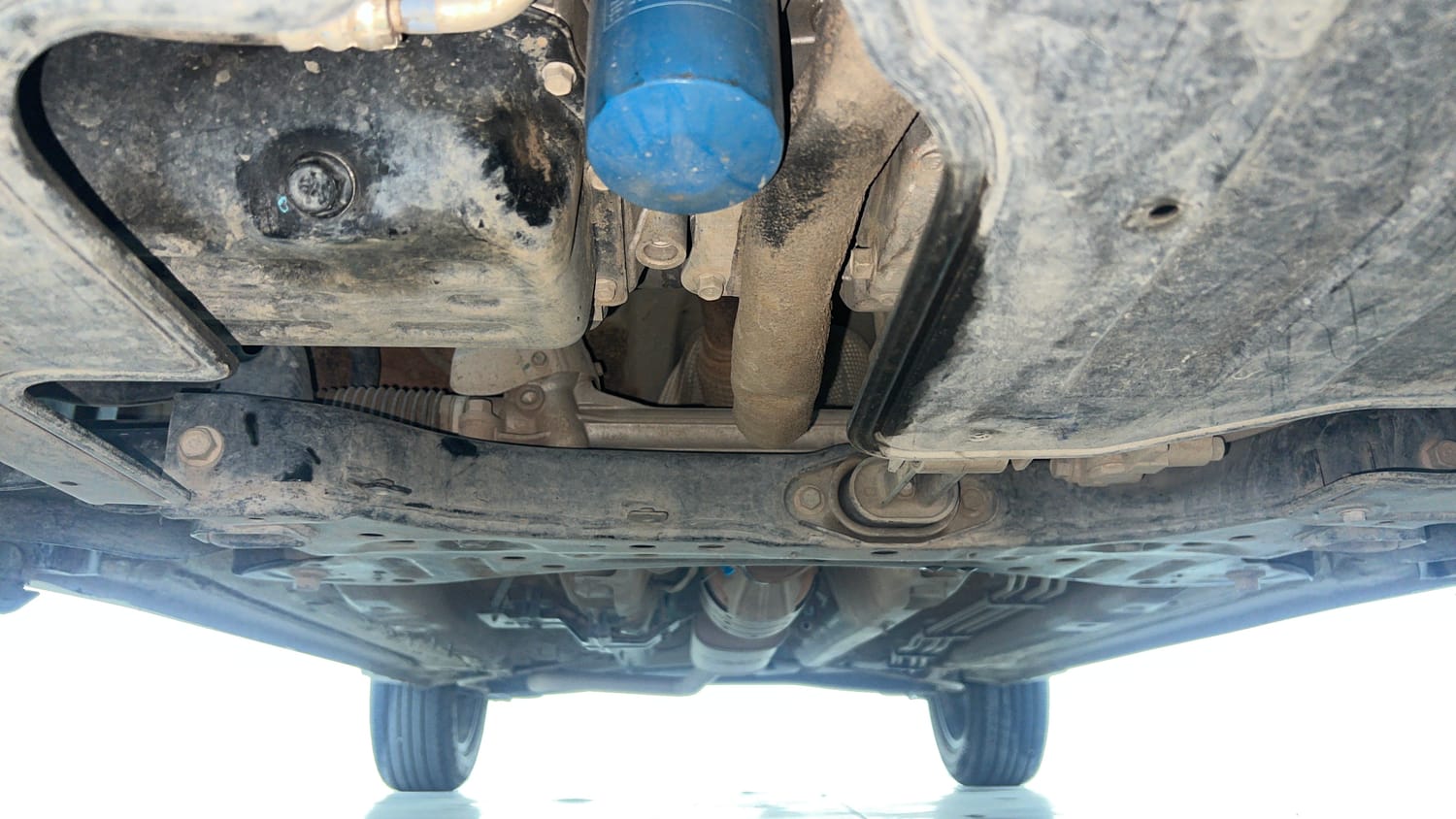 Used 2023 Kia Sonet HTX 1.0 Turbo Petrol DCT Petrol Automatic extra FRONT LEFT UNDERBODY VIEW