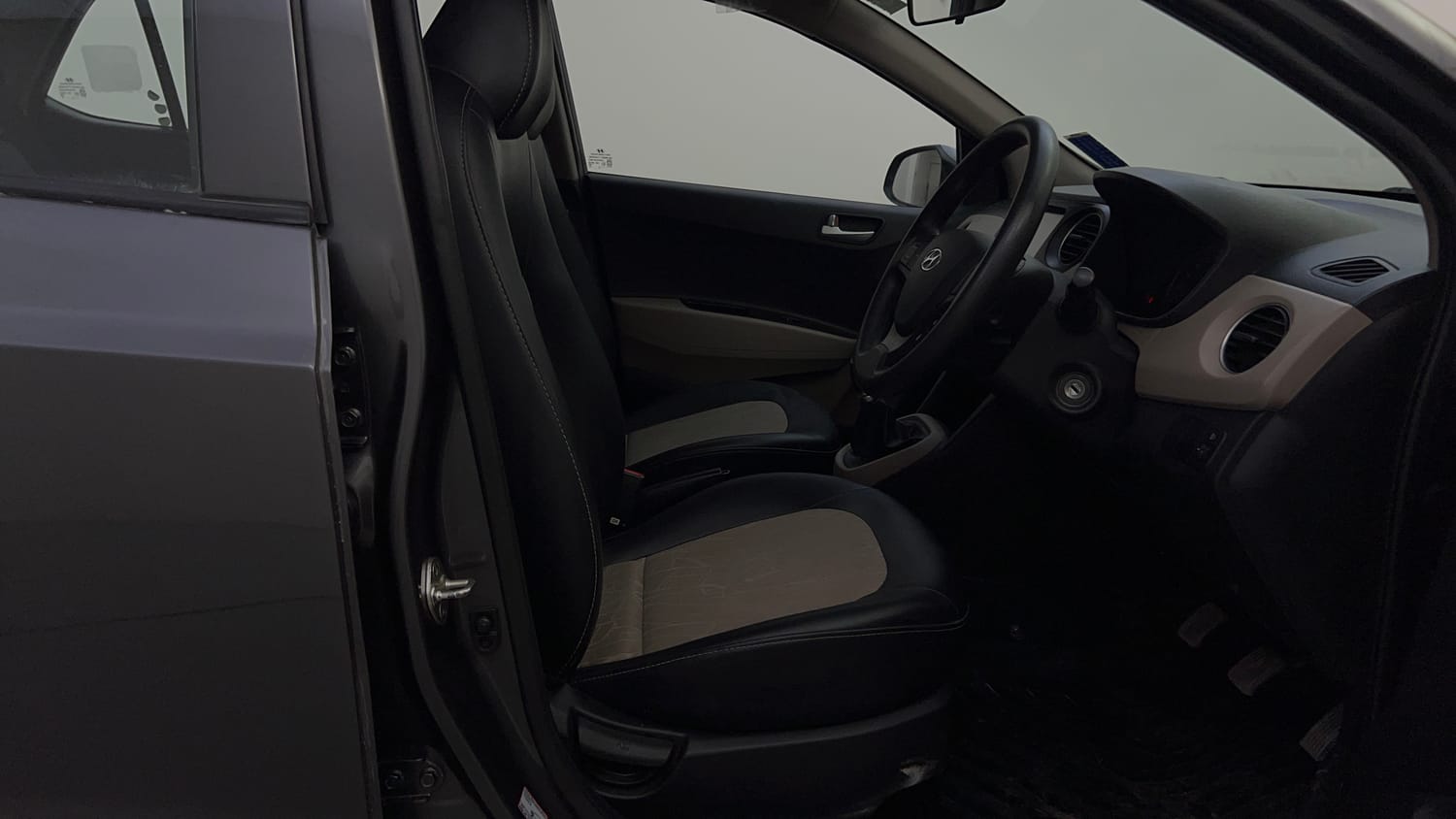 Used 2020 Hyundai Grand i10 Sportz 1.2 Kappa VTVT Petrol Manual interior RIGHT SIDE FRONT DOOR CABIN VIEW