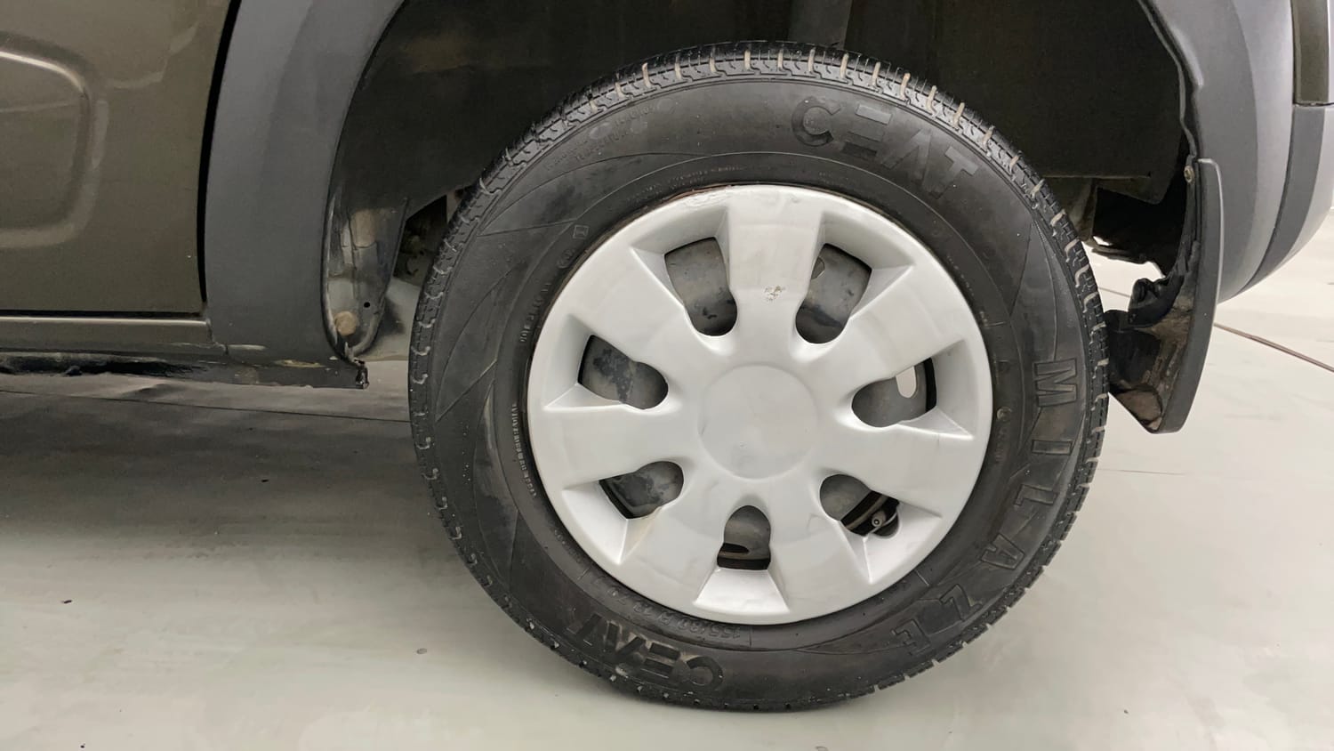 Used 2018 Renault Kwid 1.0 RXT Petrol Manual tyres LEFT REAR TYRE RIM VIEW