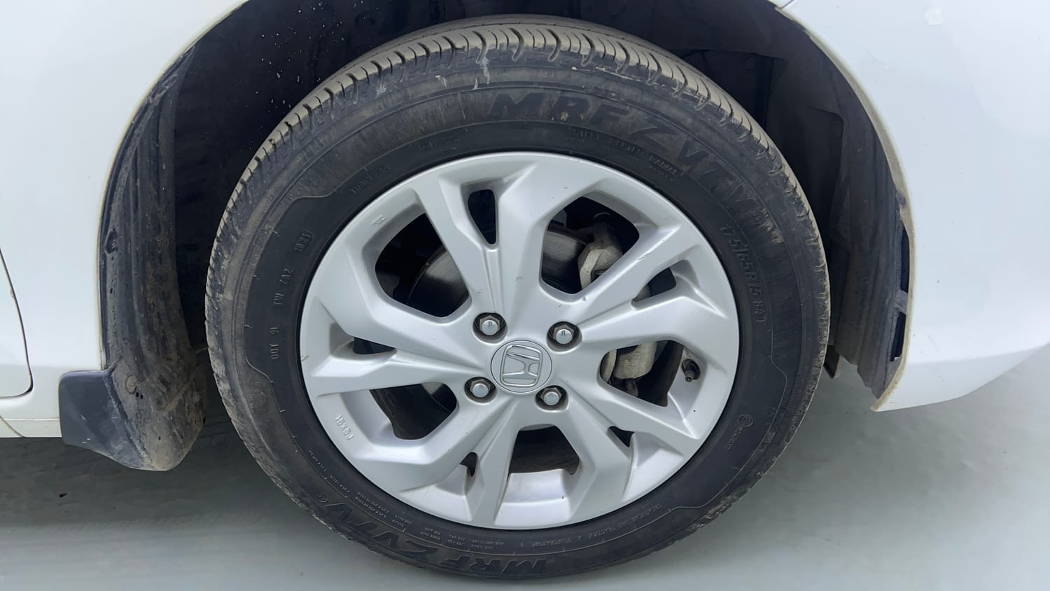 Used 2021 Honda Amaze 1.2 VX CVT Petrol Petrol Automatic tyres RIGHT FRONT TYRE RIM VIEW