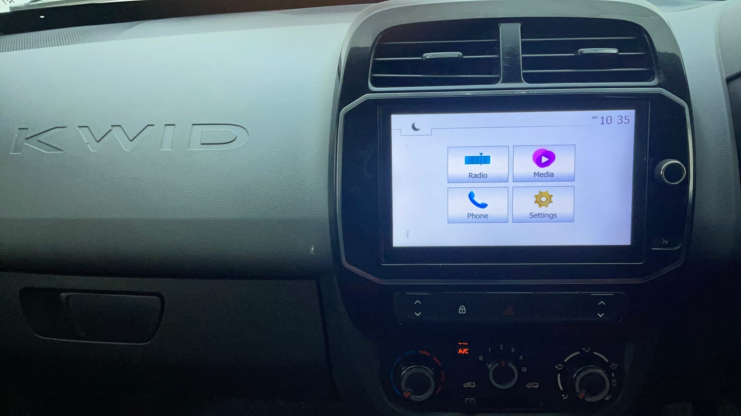 Used 2021 Renault Kwid RXT Petrol Manual interior MUSIC SYSTEM & AC CONTROL VIEW