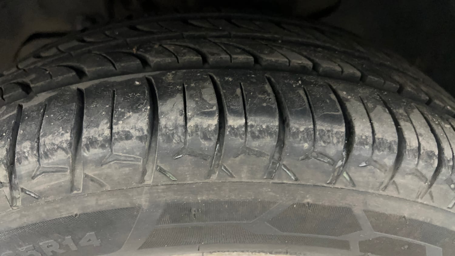 Used 2018 Tata Tiago Revotron XZA Petrol Automatic tyres LEFT FRONT TYRE TREAD VIEW