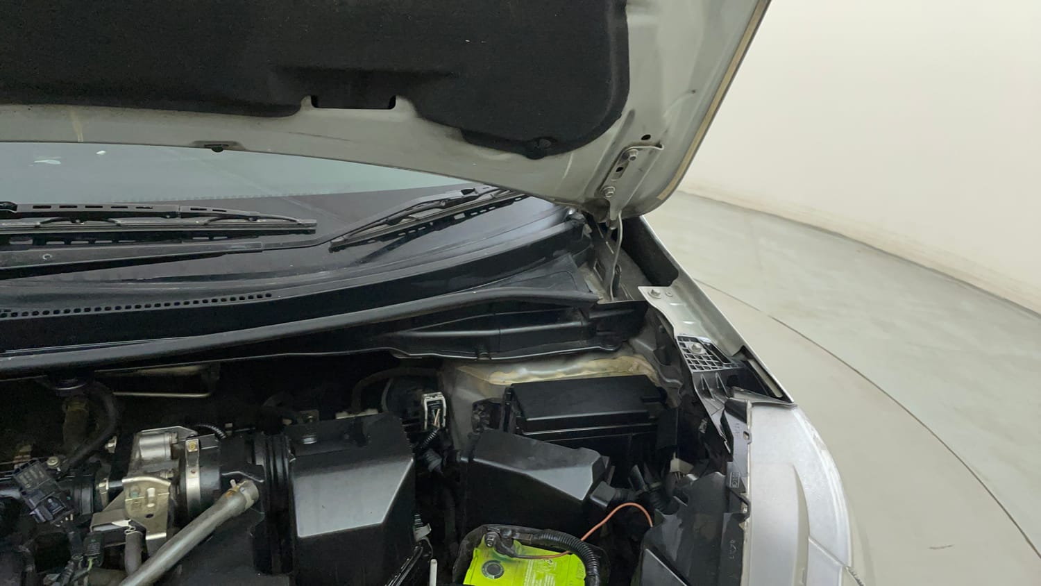 Used 2017 Honda WR-V S MT Petrol Petrol Manual engine ENGINE LEFT SIDE HINGE & APRON VIEW