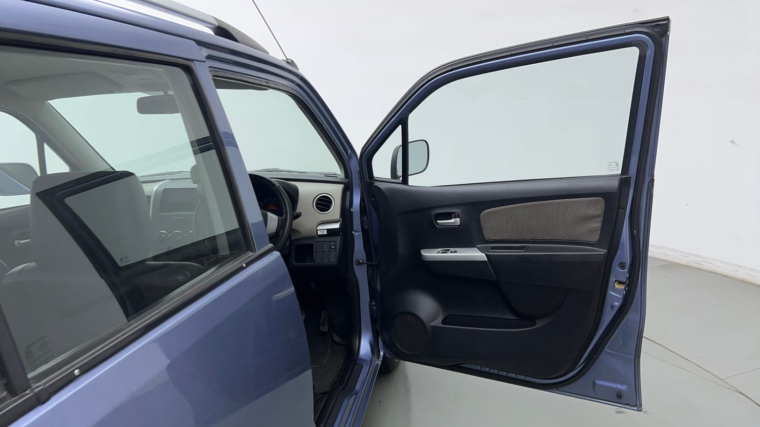 Used 2015 Maruti Suzuki Wagon R LXI Petrol Manual interior RIGHT FRONT DOOR OPEN VIEW