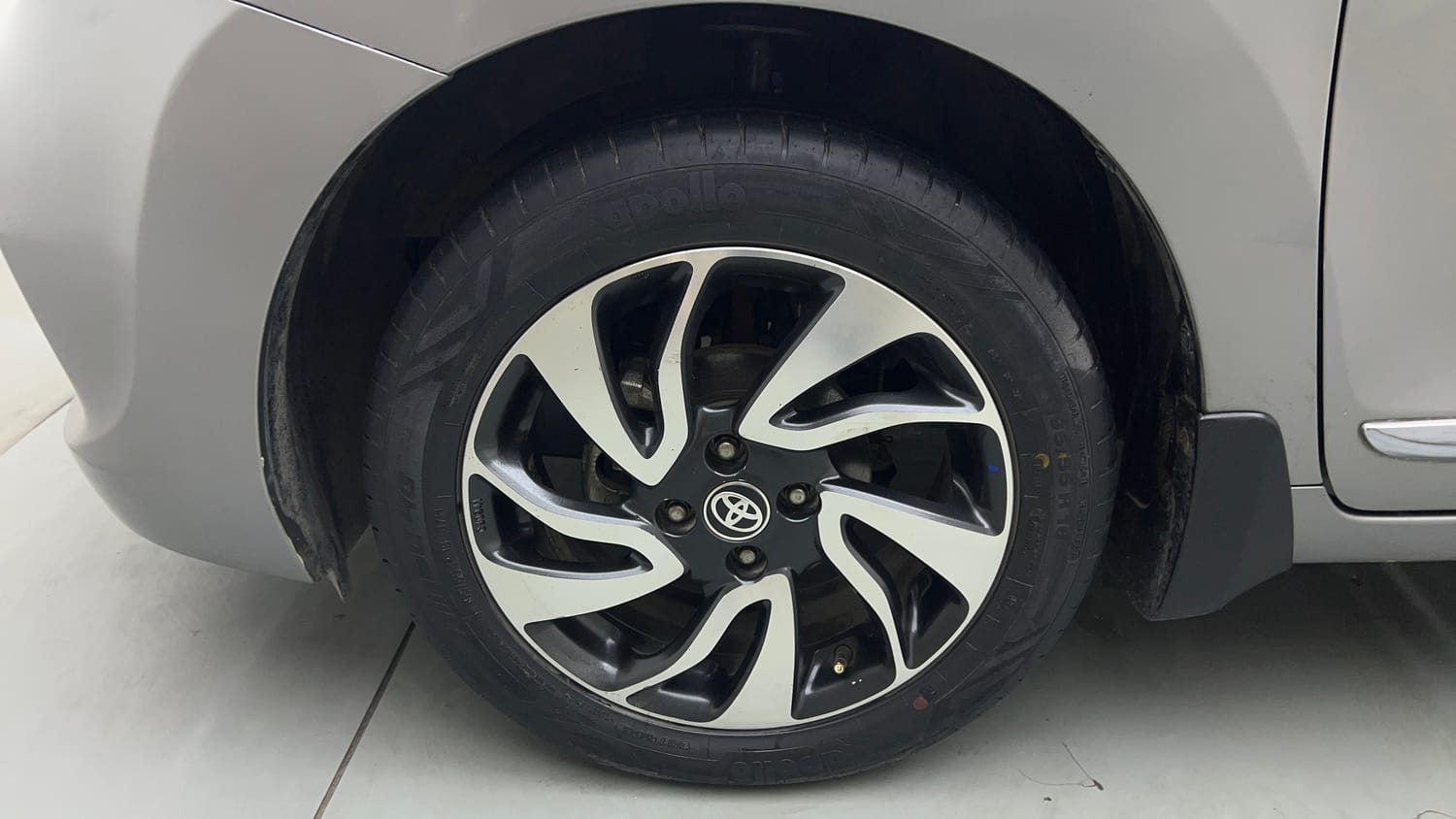 Used 2019 Toyota Glanza G CVT Petrol Automatic tyres LEFT FRONT TYRE RIM VIEW