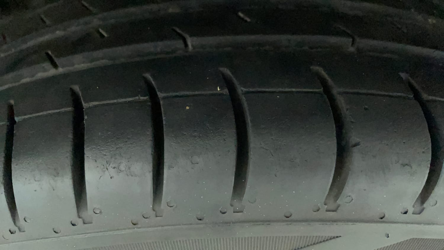 Used 2021 Renault Kwid RXT Petrol Manual tyres LEFT FRONT TYRE TREAD VIEW