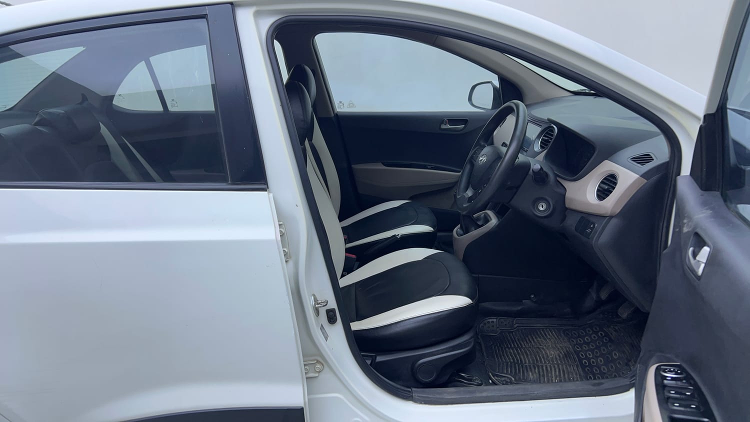 Used 2014 Hyundai Xcent S 1.2 Petrol Manual interior RIGHT SIDE FRONT DOOR CABIN VIEW