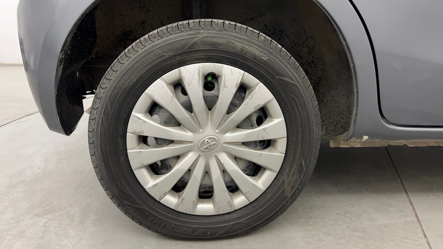 Used 2013 Toyota Etios Liva G Petrol Manual tyres RIGHT REAR TYRE RIM VIEW