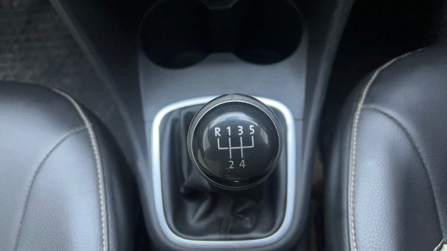 Used 2017 Volkswagen Polo Highline1.2L (P) Petrol Manual interior GEAR  KNOB VIEW