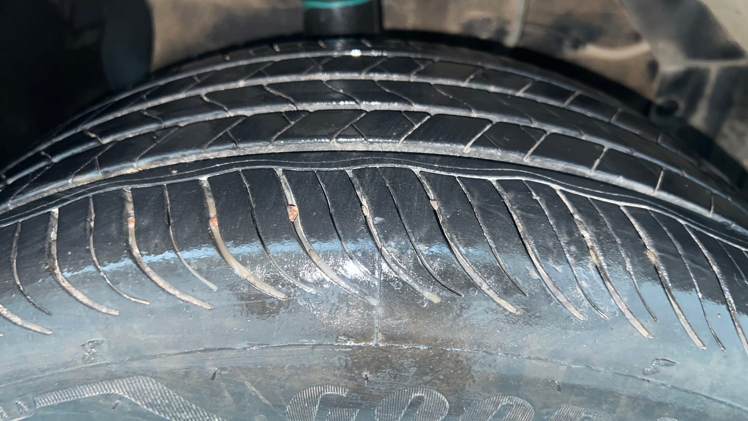 Used 2022 Maruti Suzuki Brezza Zxi Plus Dual Tone Petrol Manual tyres RIGHT FRONT TYRE TREAD VIEW