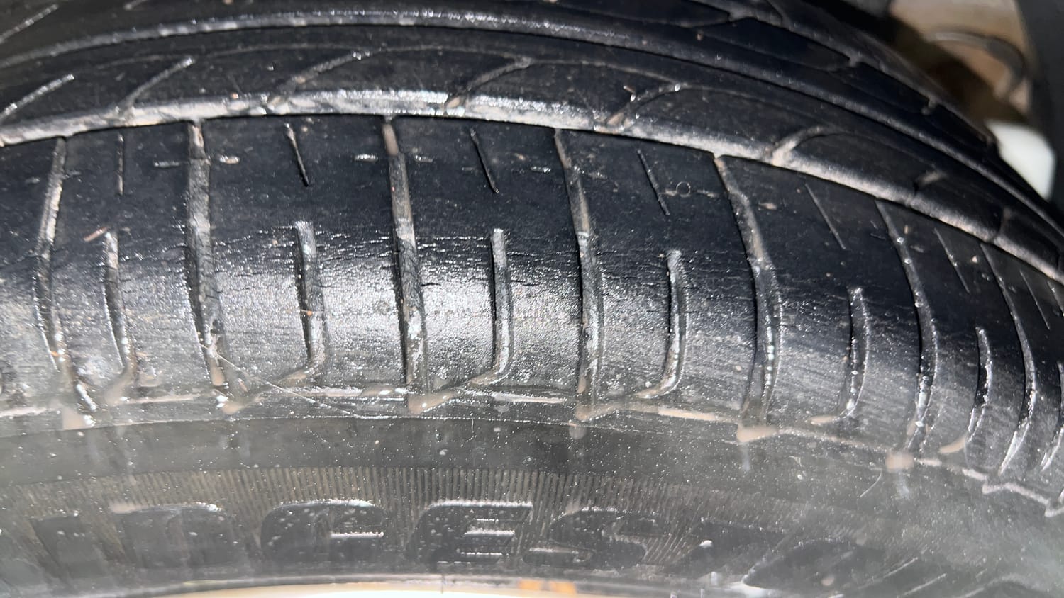 Used 2015 Hyundai Elite i20 Era 1.2 Petrol Manual tyres LEFT REAR TYRE TREAD VIEW