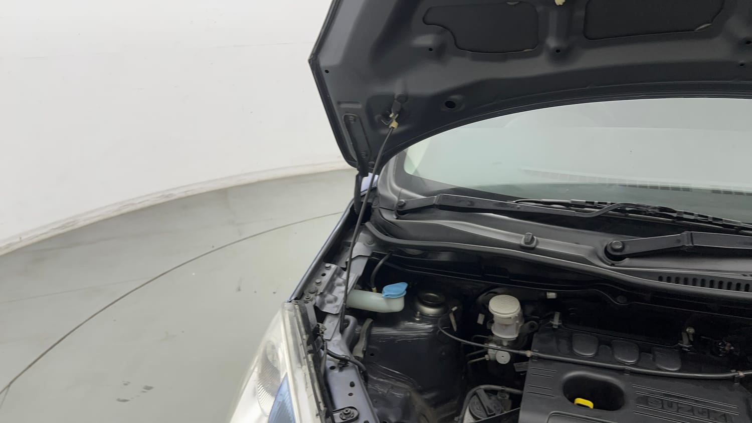 Used 2015 Maruti Suzuki Wagon R LXI Petrol Manual engine ENGINE RIGHT SIDE HINGE & APRON VIEW